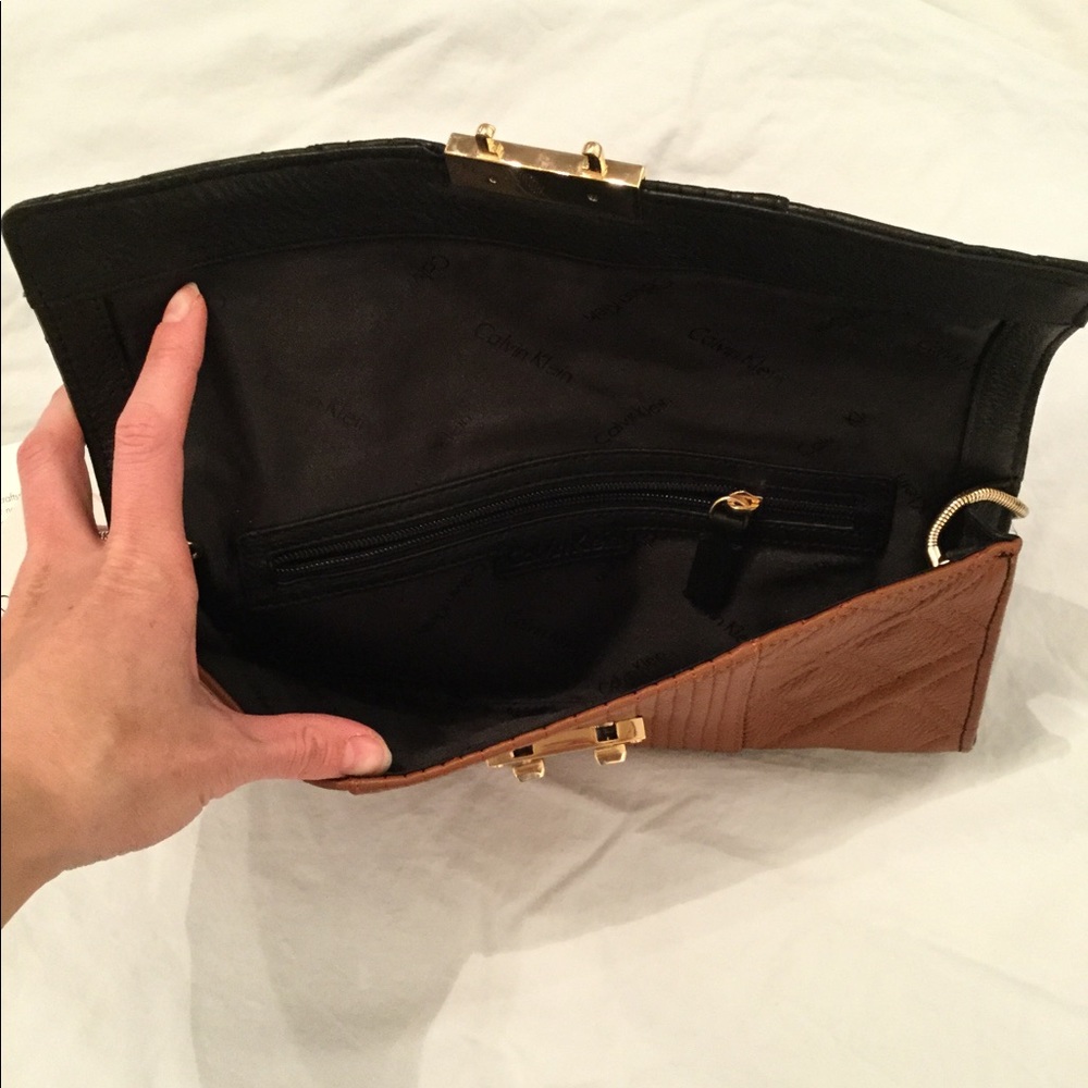 Calvin Klein clutch w/ strap - Picture 4 of 6